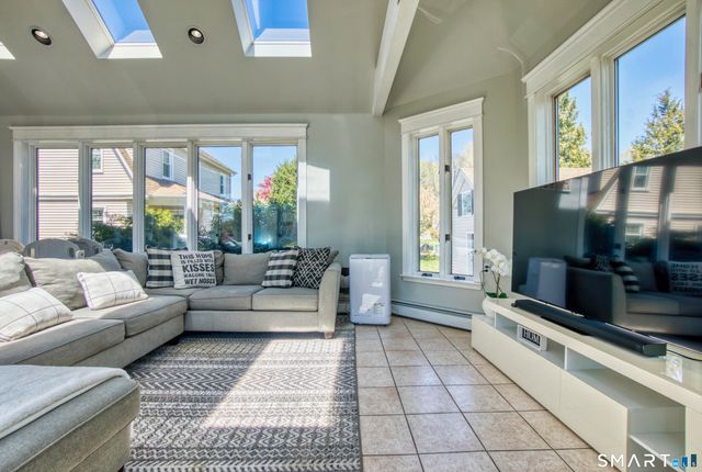 21 Lancaster Road, Manchester, CT 06040