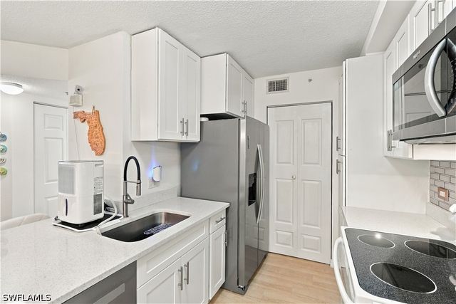8960 Colonnades CT E 915, Bonita Springs, FL 34135