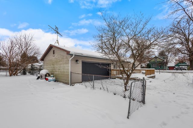 206 W Indiana Street, Kouts, IN 46347