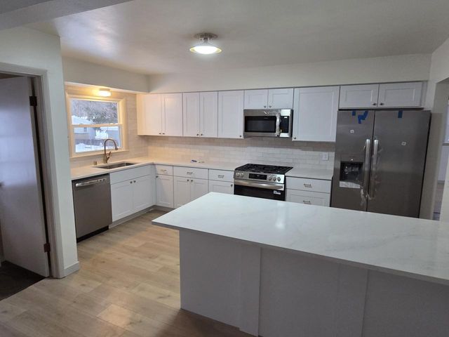 360 Richard STREET, Waukesha, WI 53189