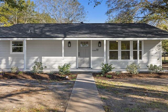 911 Eilers Street, Schulenburg, TX 78956