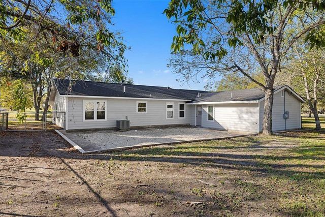 911 Eilers Street, Schulenburg, TX 78956