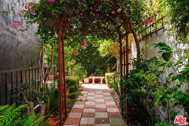 141 N Clark Drive 2, West Hollywood, CA 90048