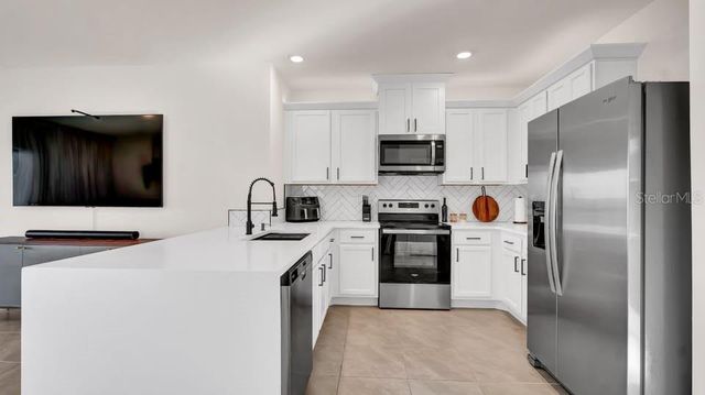 2722 REDDISH EGRET BEND, Harmony, FL 34773