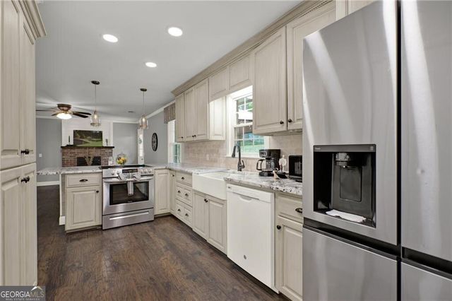 102 Ivy Lane, Calhoun, GA 30701