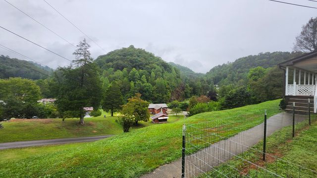 37 Hamilton Lane, Hazard, KY 41701