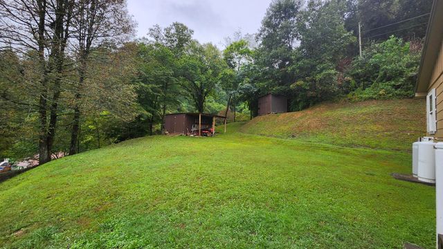 37 Hamilton Lane, Hazard, KY 41701