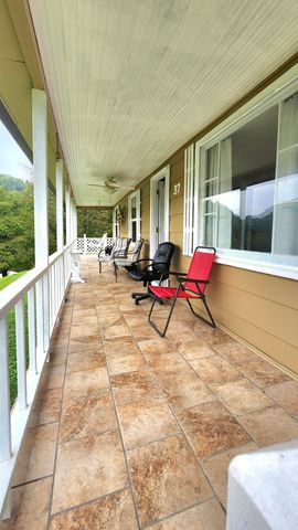 37 Hamilton Lane, Hazard, KY 41701