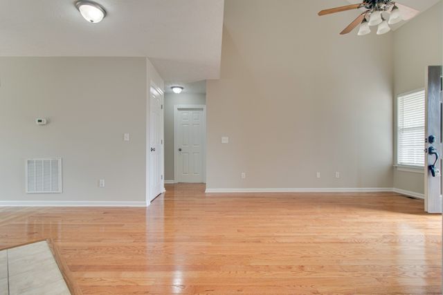 4910 Court Dr, Murfreesboro, TN 37128