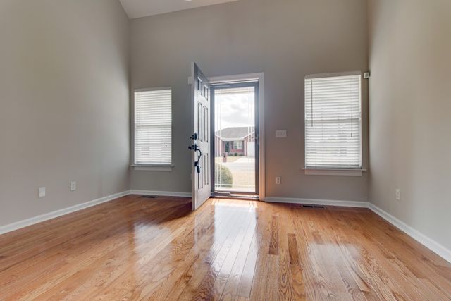 4910 Court Dr, Murfreesboro, TN 37128