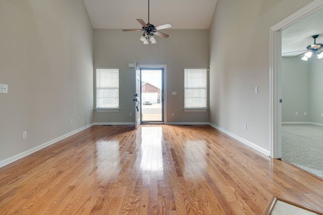 4910 Court Dr, Murfreesboro, TN 37128