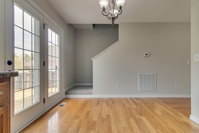 4910 Court Dr, Murfreesboro, TN 37128