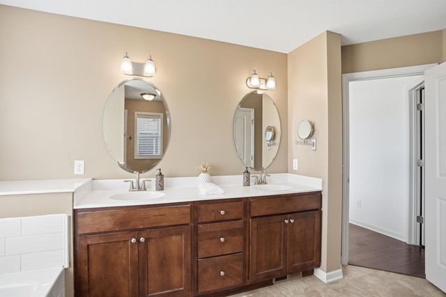 16885 Diamonte Way, Lakeville, MN 55044