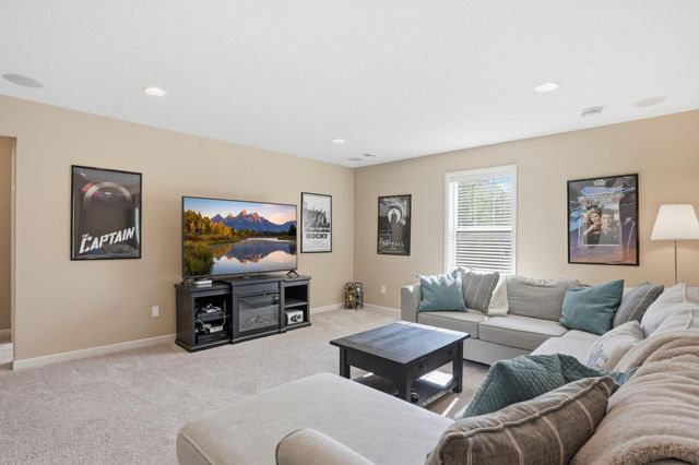 16885 Diamonte Way, Lakeville, MN 55044