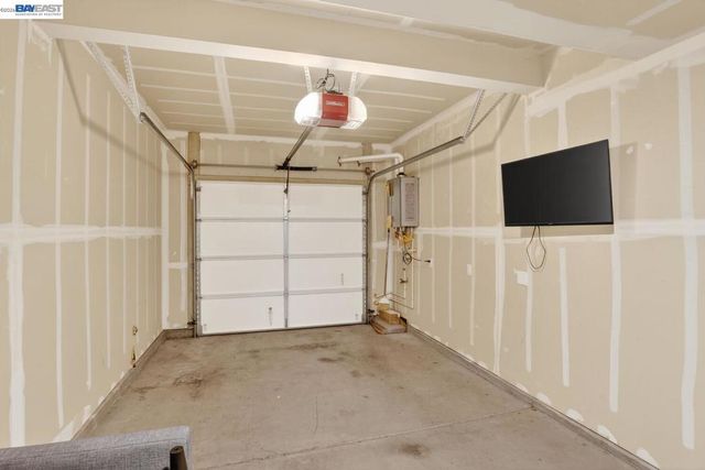 411 Rhythm Ln, Hayward, CA 94544