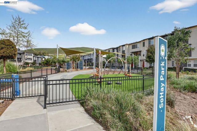 411 Rhythm Ln, Hayward, CA 94544