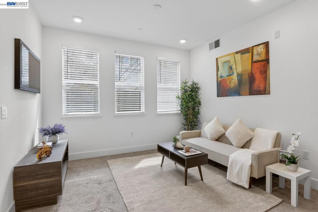 Image 1 of property listing at 411 Rhythm Ln, Hayward, CA 94544