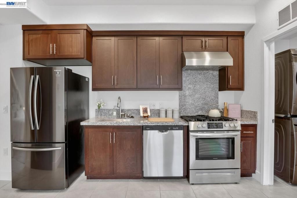 Image 13 of property listing at 411 Rhythm Ln, Hayward, CA 94544