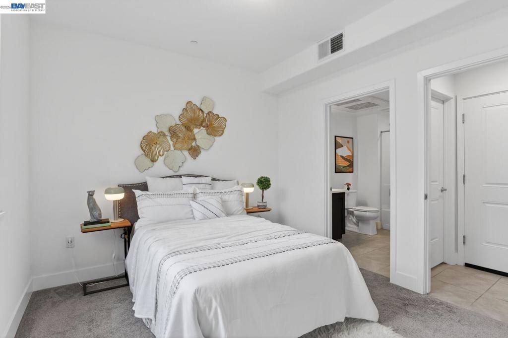 Image 17 of property listing at 411 Rhythm Ln, Hayward, CA 94544