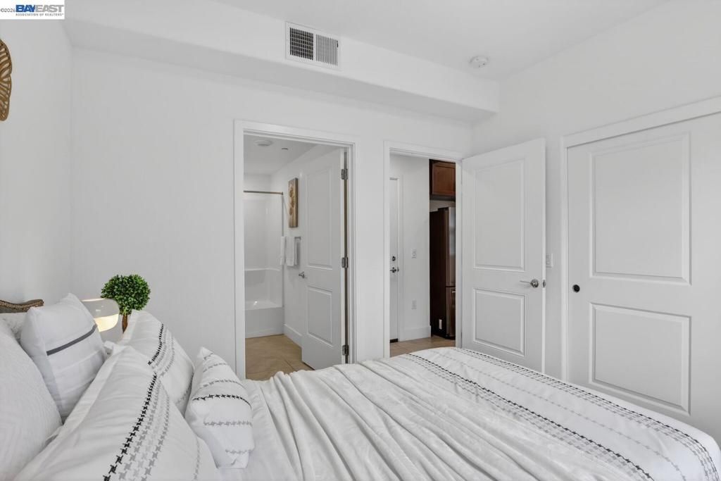 Image 18 of property listing at 411 Rhythm Ln, Hayward, CA 94544