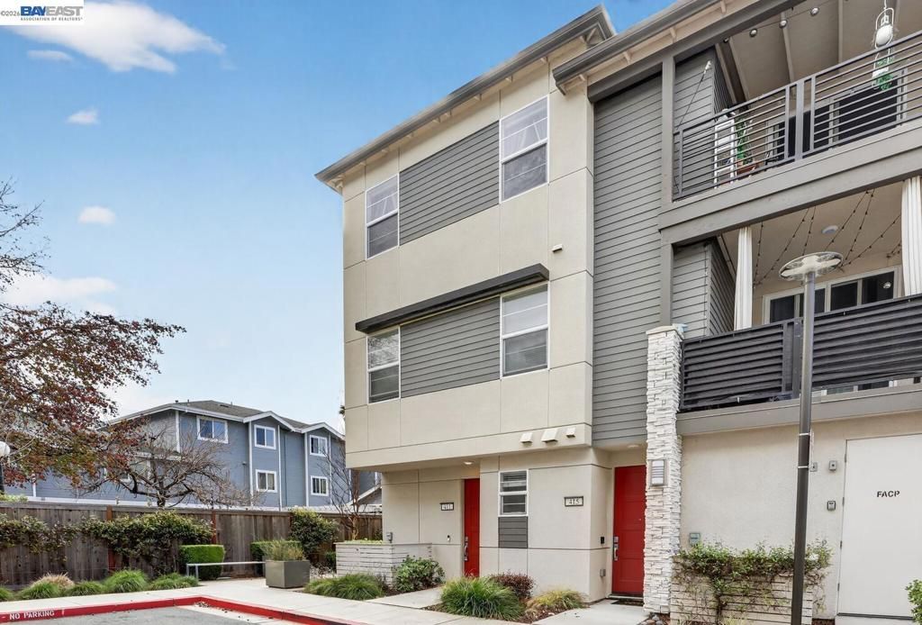 Image 3 of property listing at 411 Rhythm Ln, Hayward, CA 94544