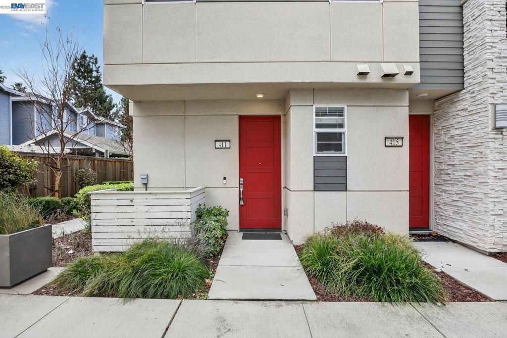 Image 5 of property listing at 411 Rhythm Ln, Hayward, CA 94544