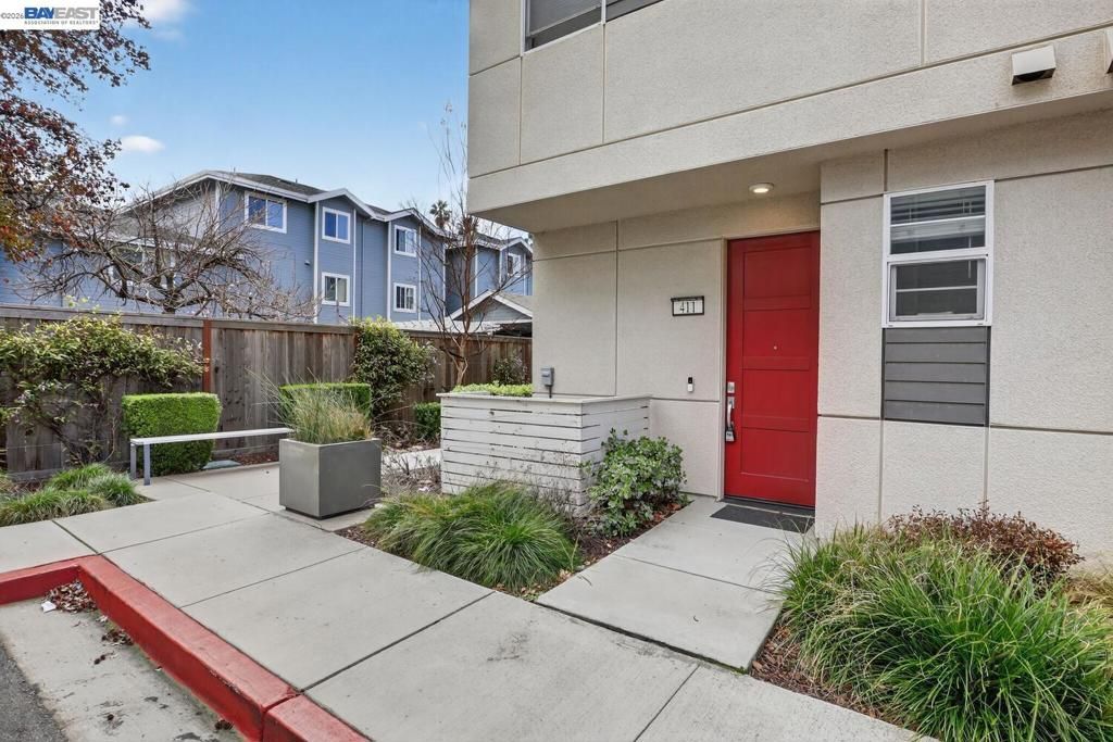 Image 6 of property listing at 411 Rhythm Ln, Hayward, CA 94544