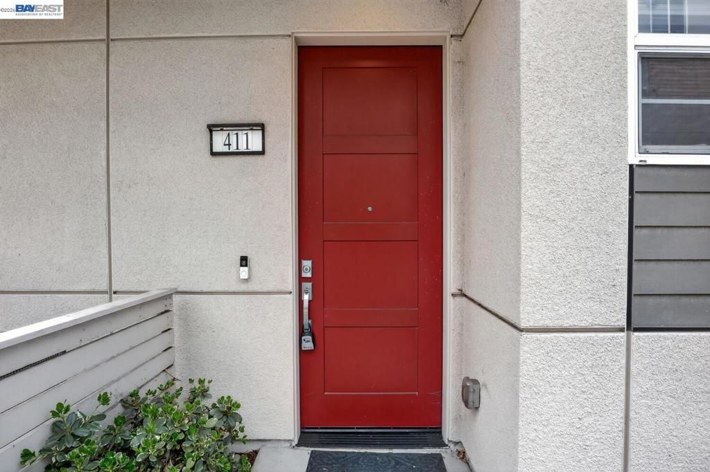 Image 7 of property listing at 411 Rhythm Ln, Hayward, CA 94544