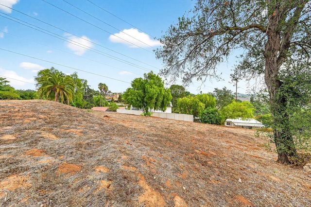 2147 Sunset Drive, Escondido, CA 92025