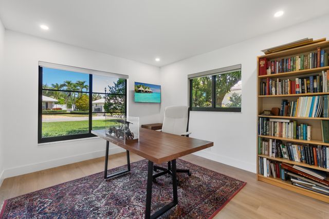820 Canary Walk, Delray Beach, FL 33483