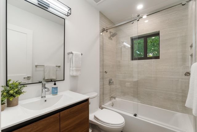 820 Canary Walk, Delray Beach, FL 33483