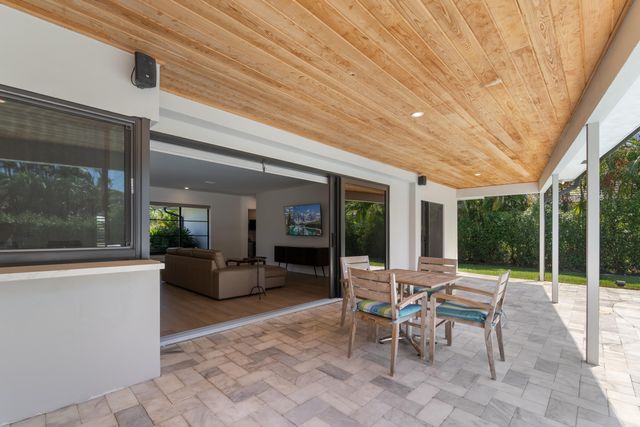 820 Canary Walk, Delray Beach, FL 33483
