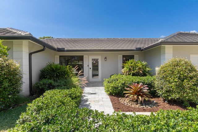 820 Canary Walk, Delray Beach, FL 33483