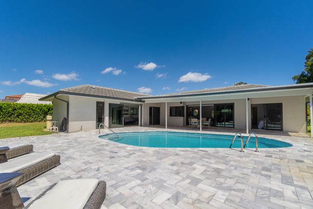 820 Canary Walk, Delray Beach, FL 33483