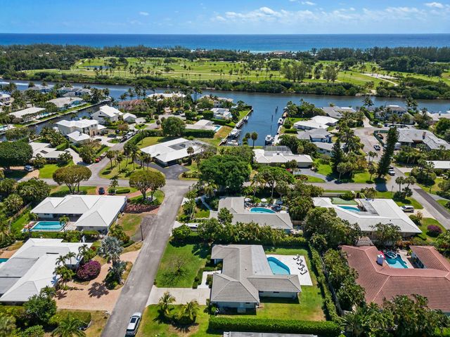 820 Canary Walk, Delray Beach, FL 33483