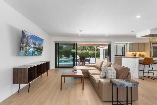 820 Canary Walk, Delray Beach, FL 33483