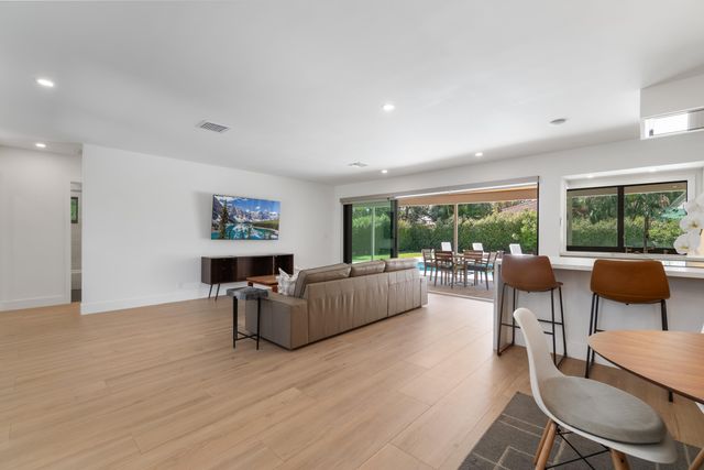 820 Canary Walk, Delray Beach, FL 33483