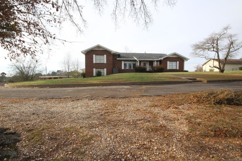 1203 W Sunset, Nashville, AR 71852