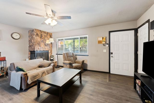 30 E Al Ct, Sacramento, CA 95838