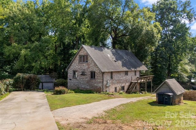 131 Baywatch Drive, Mooresville, NC 28117