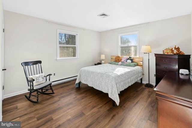 1 CROSS CREEK LN, Erwinna, PA 18920