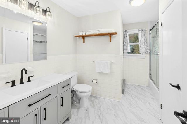 1 CROSS CREEK LN, Erwinna, PA 18920