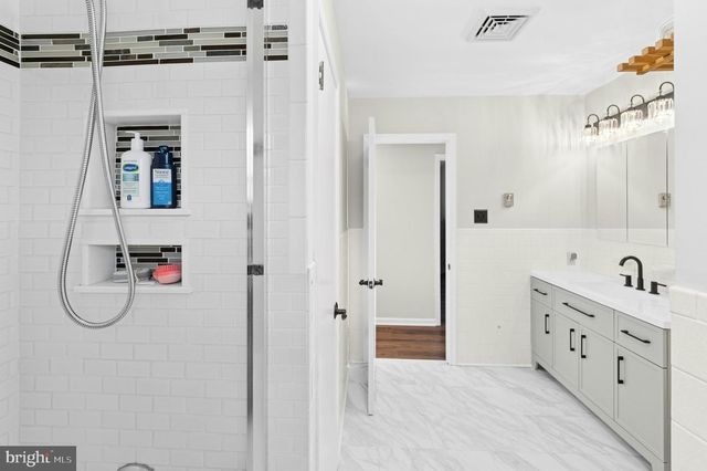 1 CROSS CREEK LN, Erwinna, PA 18920