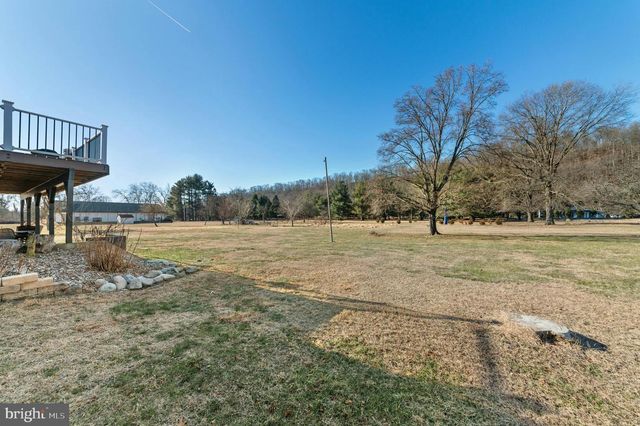 1 CROSS CREEK LN, Erwinna, PA 18920