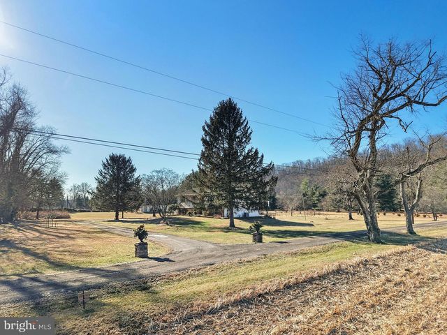 1 CROSS CREEK LN, Erwinna, PA 18920