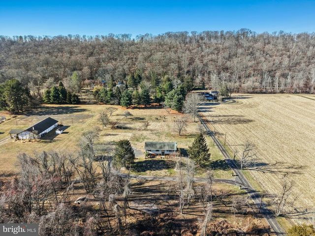 1 CROSS CREEK LN, Erwinna, PA 18920