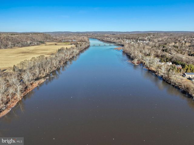 1 CROSS CREEK LN, Erwinna, PA 18920