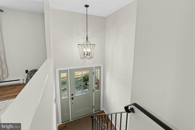 1 CROSS CREEK LN, Erwinna, PA 18920