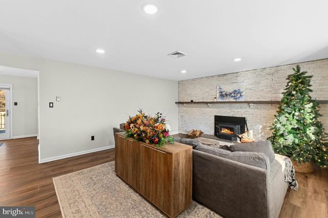 1 CROSS CREEK LN, Erwinna, PA 18920