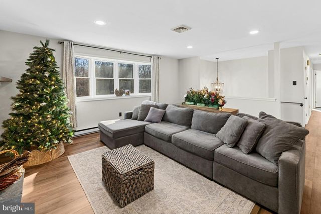 1 CROSS CREEK LN, Erwinna, PA 18920